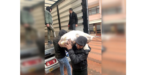 Karamürsel'de ihtiyaç sahiplerine patates yardımı