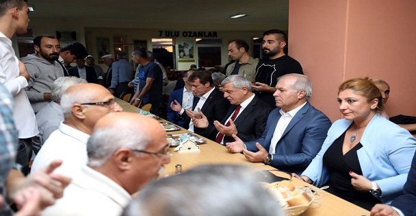 Karaosmanoğlu Muharrem orucunu Çayırova'da açtı