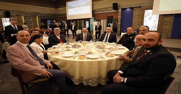 Karaosmanoğlu, muhtarlarla bir araya geldi