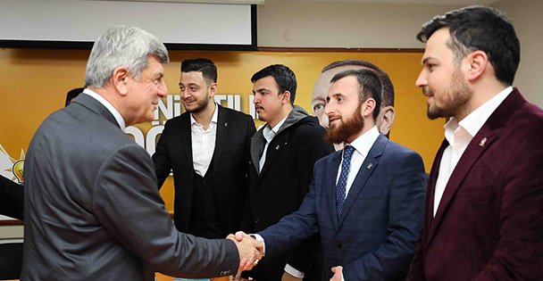 Karaosmanoğlu'ndan gençlik kollarına ziyaret
