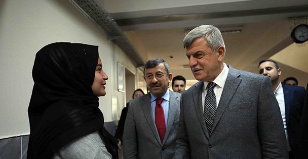 Karaosmanoğlu'ndan lise ziyareti
