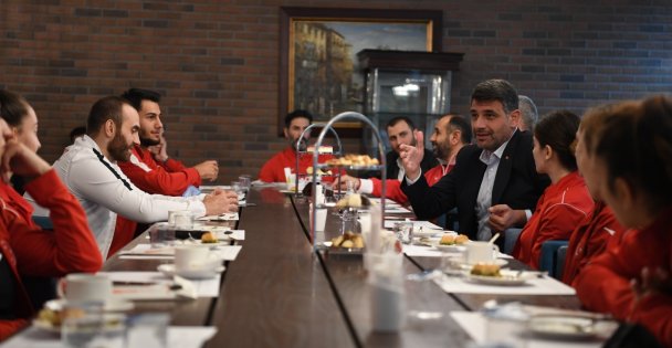 KARATE MİLLİ TAKIMINA KOCAMAN'DAN MORAL ZİYARETİ