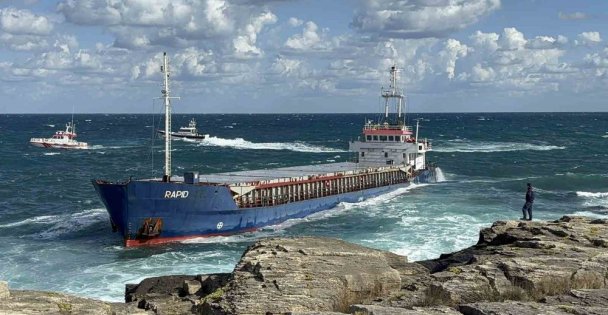 Karaya oturan Tanzanya bandıralı kuru yük gemisi satışa çıkarılıyor