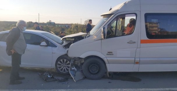 Karşı Şeride Geçen Otomobil İşçi Servisine Ok Gibi Saplandı