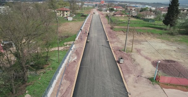 Kartepe Bağdat Caddesi'nde asfalt serimine başlandı