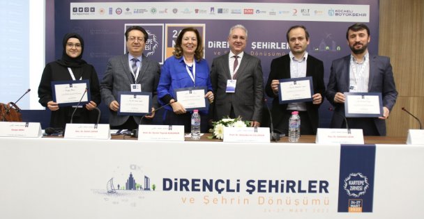 Kartepe Zirvesi'nin İkinci Gününde ‘'Afet  ve Vizyoner Yönetim'' Koşuldu