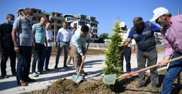 KARTEPE'DE 15 TEMMUZ ŞEHİTLERİ İÇİN FİDAN DİKİLDİ