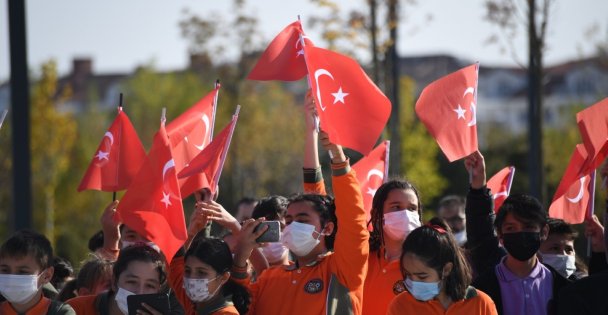 KARTEPE'DE 29 EKİM COŞKUSU BİRBAŞKA GÜZEL