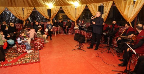 Kartepe'de İlahi Dinletisi Gönüllere Dokundu