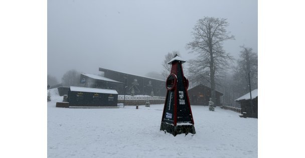 Kartepede lapa lapa kar yağıyor