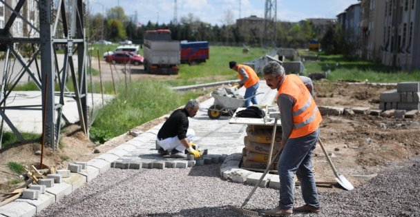 KARTEPE'DE ÜST YAPI HIZ KESMİYOR