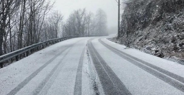 Kartepe'de yılın ilk kar yağışı başladı