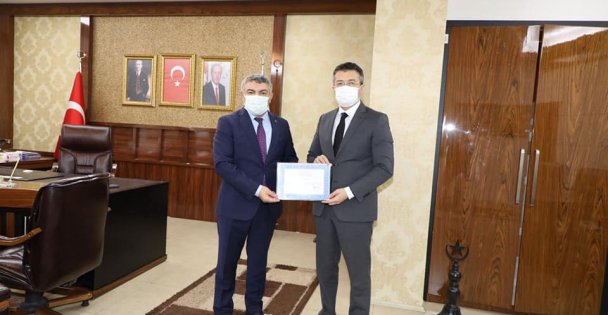 Kaymakam Alkan'dan Başkan Şayir'e Teşekkür Belgesi