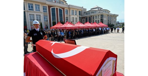 Kaymakam göz yaşları içinde son yolculuğuna uğurlandı