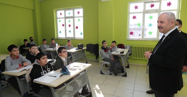 Kaymakam Güler ve Başkan Büyükgöz Bayrak Töreninde Mollafenari'de