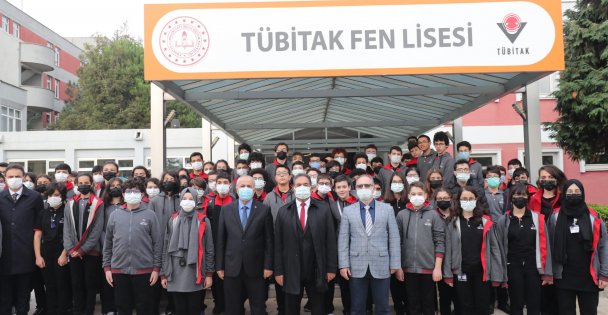 Kaymakam Güler ve Başkan Büyükgöz  Bayrak Töreninde Tübitak Fen Lisesinde