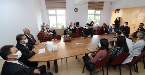Kaymakam Güler ve Başkan Büyükgöz  İnönü'de Bayrak Töreninde