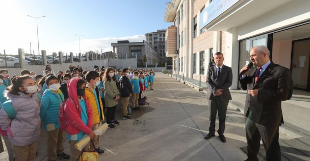 Kaymakam Güler ve Başkan Büyükgöz Kirazpınar'da Bayrak Töreninde