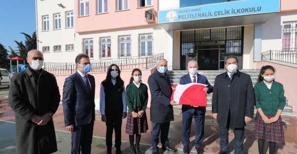 Kaymakam Güler ve Başkan Büyükgöz  Pelitli'de Bayrak Töreninde