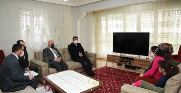 KAYMAKAM KARA VE BAŞKAN BIYIK, DERTLERE DERMAN OLUYOR