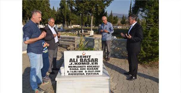 Kaymakam Narinoğlu'ndan şehit mezarlığı ziyareti