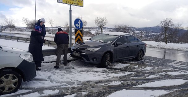 Kaza Yapan Sürücünün Yardımına Zabıta Yetişti
