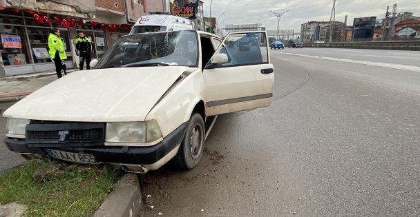 Kazada Başını Ön Cama Çarpan Sürücü Yaralandı