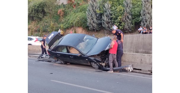 Kazada Kadın Sürücü İle Kızı Yaralandı