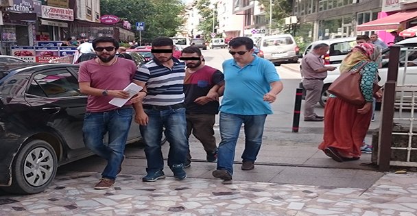 Kendilerini Savcı olarak tanıtıp dolandırdılar!