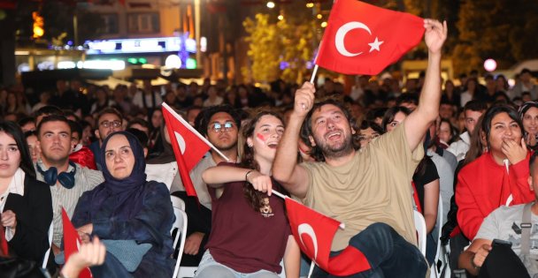 Kent Meydanı, 12 Dev Adamın final heyecanına sahne oldu