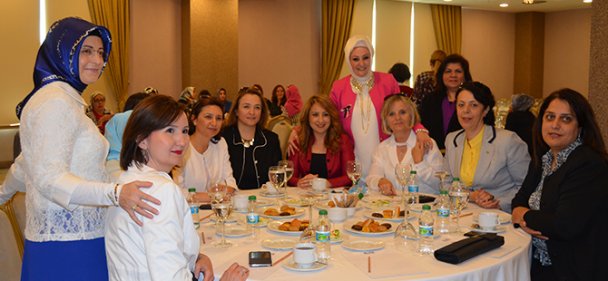Kentin kadınları anneler gününü unutmadı