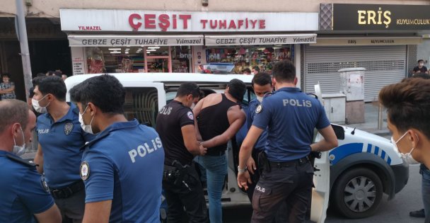 Kentin merkezinde silahlı kavga!