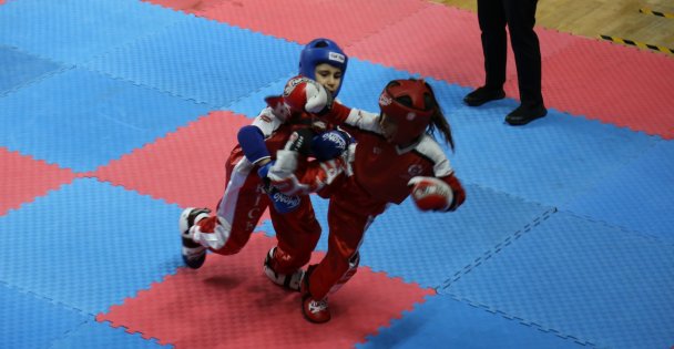 Kick Boks'un Şampiyonları Kocaeli'de Vitrine Çıktı