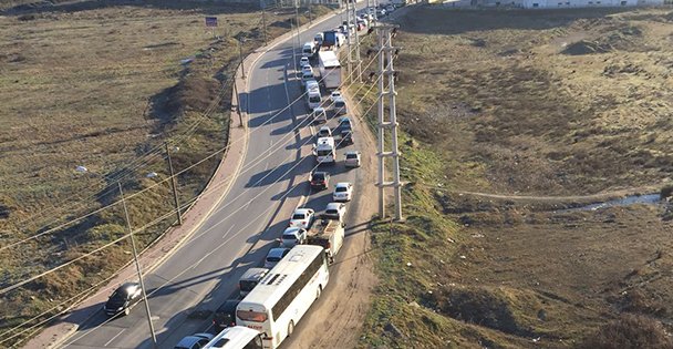 Kilometrelerce trafik çilesi!