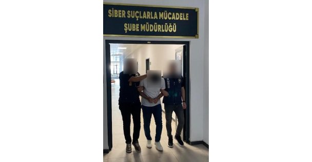 Kimlik bilgilerini çaldıkları vatandaşlar adına sahte kredi kartı çıkaran 2 şüpheli tutuklandı