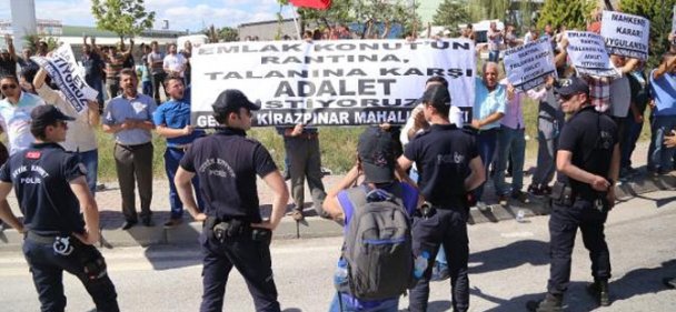 Kirazpınar sakinlerinden dikkat çeken pankart