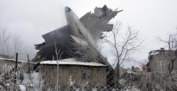 Kırgızistan'da kargo uçağı düştü: 32 ölü, 4 yaralı