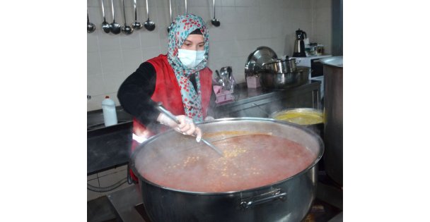 Kızılay'dan 850 Kişiye Sıcak Yemek