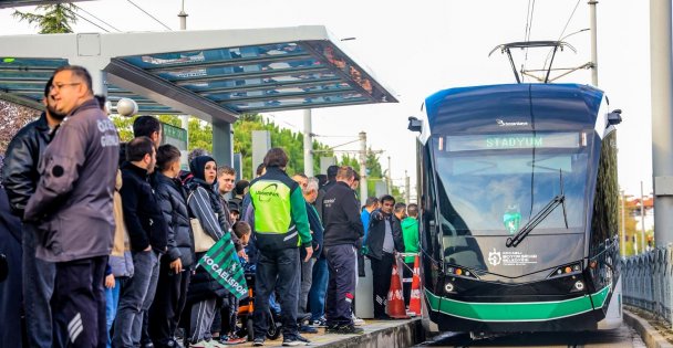 Kocaeli Büyükşehir'den çağ atlatan dönüşüm;  Büyük maçlarda yaşanan trafik karmaşası tarih oldu