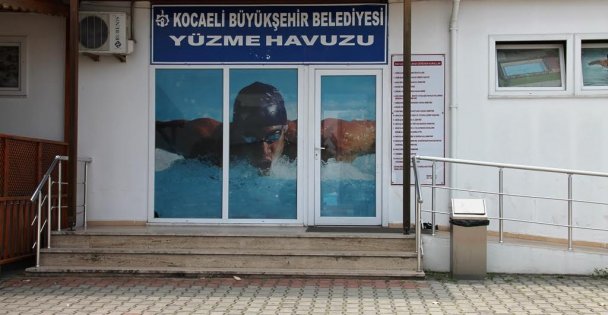 Kocaeli, Büyükşehir'in havuzlarında serinliyor