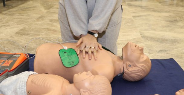 Kocaeli Büyükşehirle ilk yardım öğren, hayat kurtar; 2025te 7 bin vatandaşa ilk yardım eğitimi