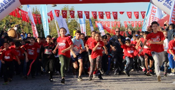 Kocaeli Cumhuriyet için koştu