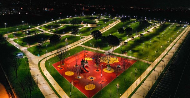 Kocaeli gündüz başka gece başka güzel;  Büyükşehirin projeleri ışıltılı bir manzara sunuyor