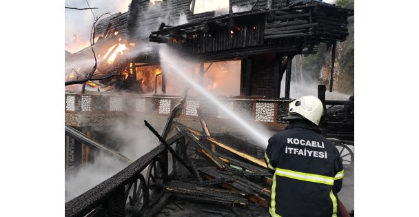 Kocaeli İtfaiyesi'nden Yangına 8 Dakikada Müdahale