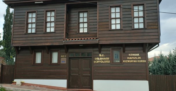 Kocaeli Milletvekili Cemil Yaman Tarihi Tavşancıl evlerinin restorasyon çalışmalarını inceledi