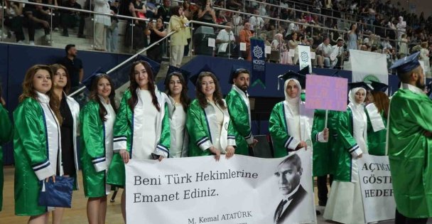 Kocaeli Sağlık ve Teknoloji Üniversitesi mezunlarını uğurladı