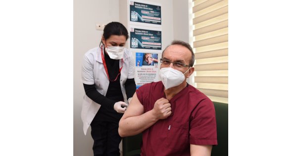 Kocaeli Valisi Yavuz, Kovid-19 Aşısı Oldu