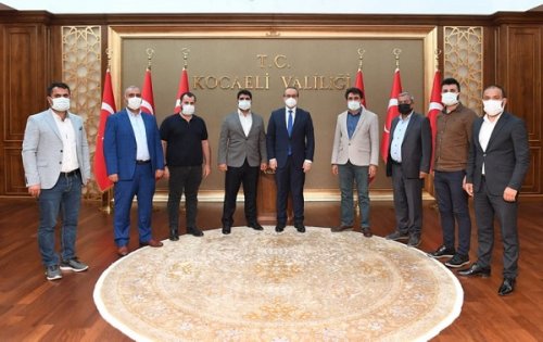 Kocaeli Van Dernekler Federasyonu Başkan ve Üyeleri Vali Seddar Yavuz'a nezaket ziyaretinde bulundular.