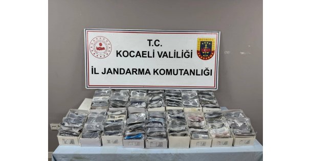 Kocaeli'de 2,6 milyon TL'lik kaçak gözlük ve tütün operasyonu