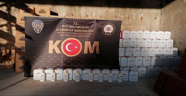 Kocaeli'de 3 bin 340 litre kaçak dezenfaktan ürünü ele geçirildi